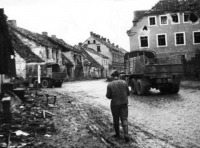 Зеленоградск - Зеленоградск (до 1946 г. - Кранц)  Советские грузовые автомобили проезжают по улице города
