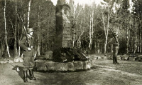 Пионерский - Neukuhren.  Kriegerdenkmal.
