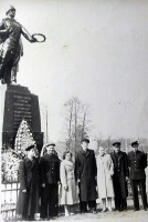 Ладушкин - У памятника на братской могиле советским воинам.