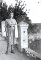 Геленджик - Портрет на фоне где-то в Геленджике