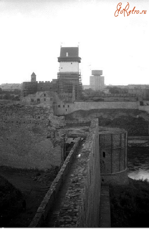 Ивангород - Крепость в Ивангороде и Нарвская крепость с башней Длинный Герман
