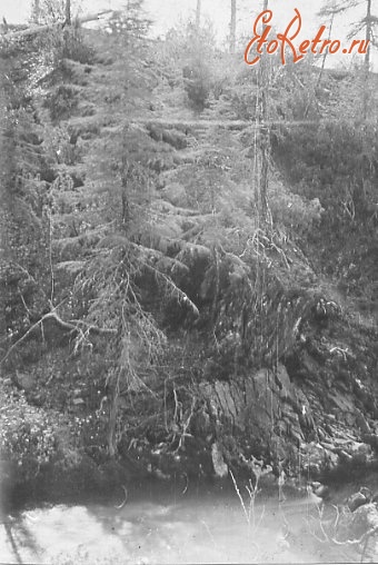 Магаданская область - Колымское нагорье. Порфировая жила на берегу ручья. 1934