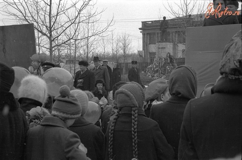 Усть-Омчуг - Первомайская демонстрация в посёлке Усть-Омчуг