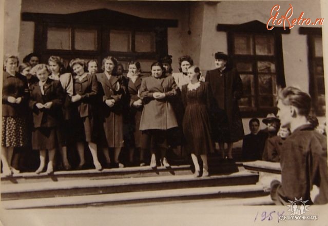 Усть-Омчуг - Тенькинская средняя школа. 1954