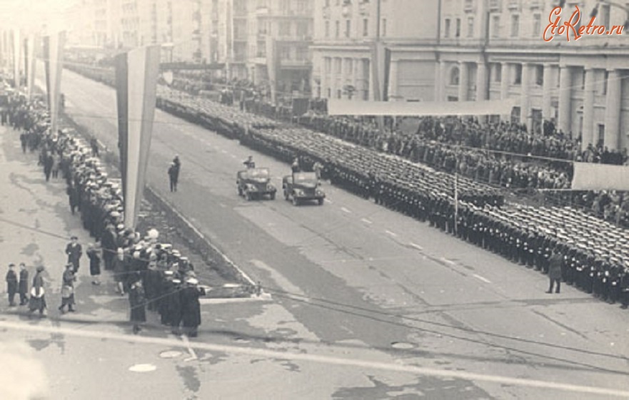 Мурманск - Парад в честь 20-летия Победы в Великой Отечественной войне. 9 мая 1965 г.