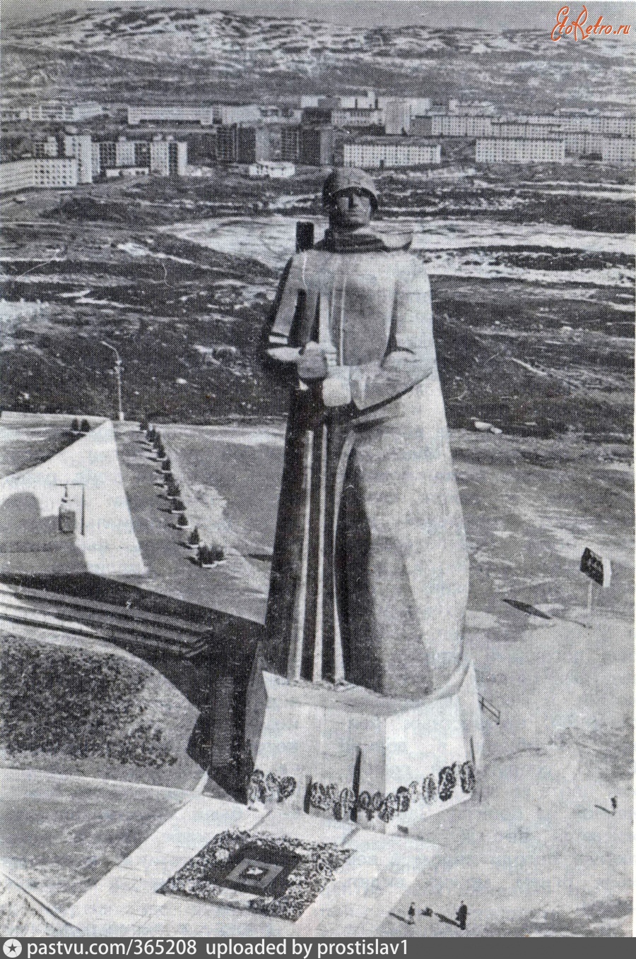 Мурманск - Памятник защитникам Советского Заполярья
