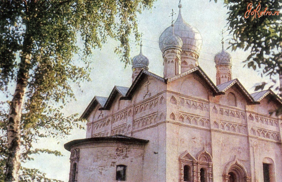 Старая Русса - Старая Русса. Никольская церковь (памятник архитектуры XIV века).