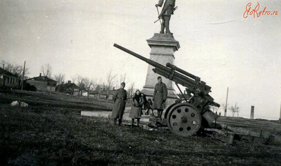 Таганрог - Памятник Петру I во время оккупации,