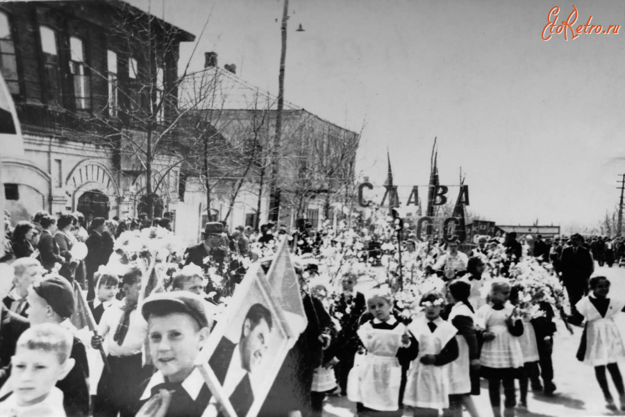 Скопин - Первомайская демонстрация, колонна школы №1.