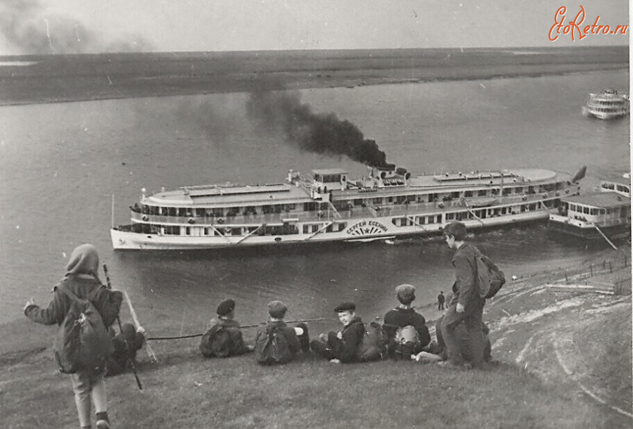 Рыбное - Первым экскурсионным судном, прибывшим в Константиново в 1965 г., был колесный пароход «Сергей Есенин».