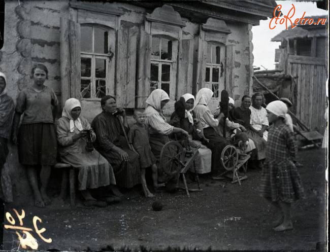 Саратовская область - Женщины за прядением
