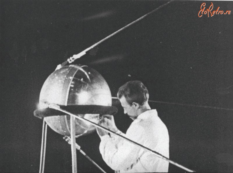 Разное - 4 октября 1957 года  в СССР был  запущен первый искусственный спутник Земли