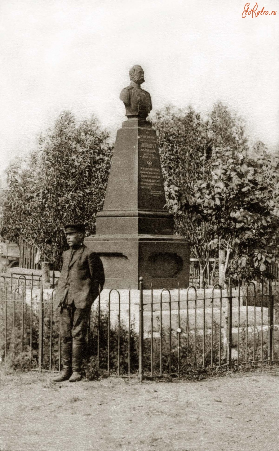 Ртищево - Ртищево. Памятник Александру II Россия,  Саратовская область