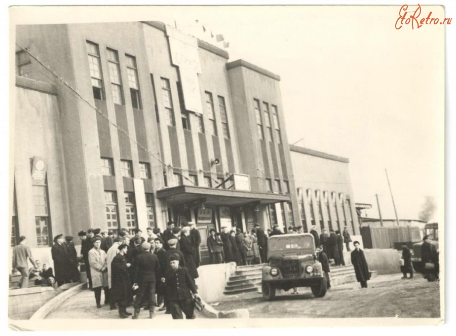 Холмск - Жители города Холмска перед началом праздничной демонстрации 1 мая 1961г.