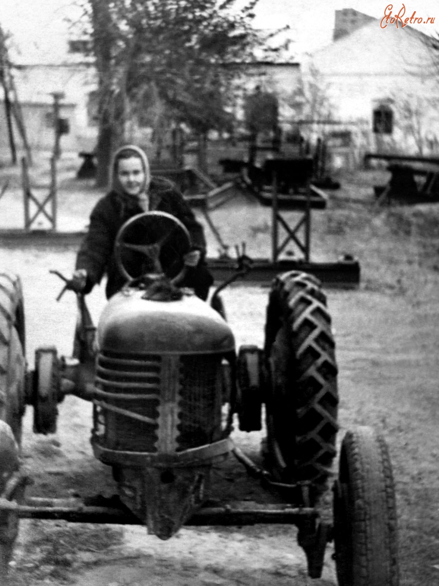 Ретро автомобили - Трактор, 1958
