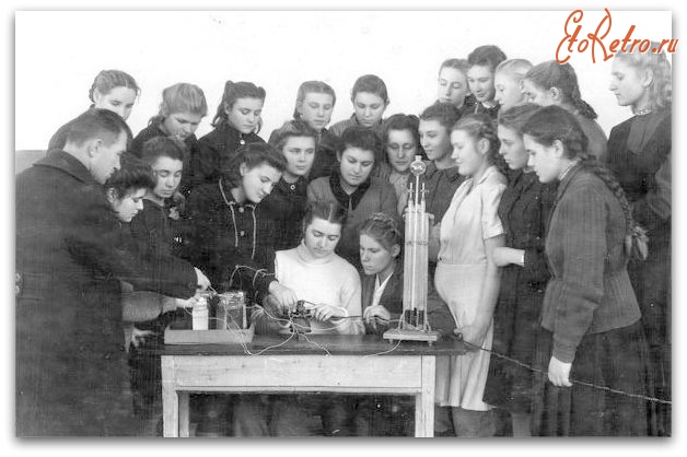 Школа 1946 год. Школа 1946. 7 Школа Луганск Ворошиловград. Ворошиловград старые фото.