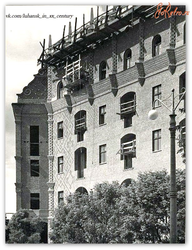 Луганск - 1951 год.Строительство гостиницы подходит  к завершению.