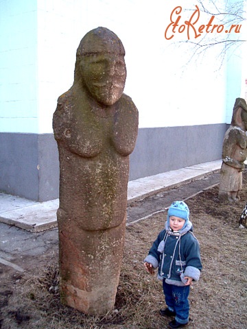 Луганск - Каменные бабы в Пединституте