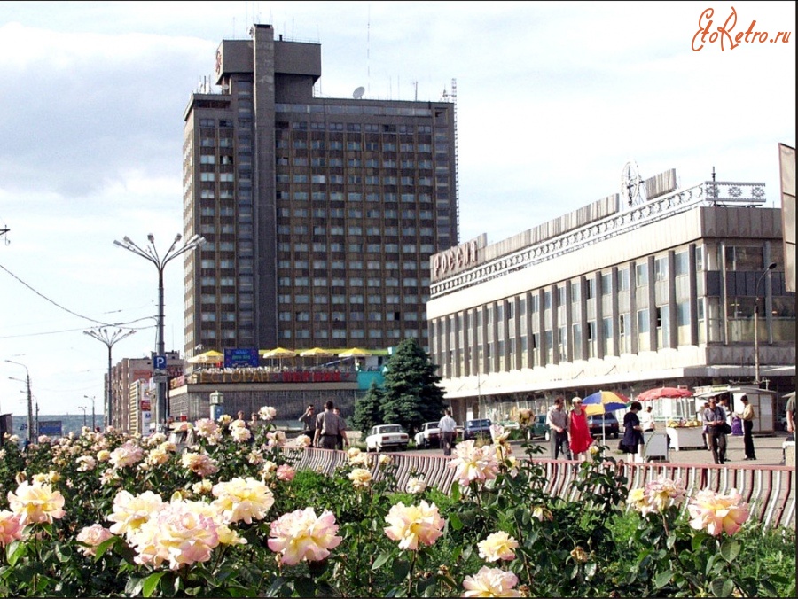 Луганск - Первый антенны спутниковой связи на крыше гостиницы 