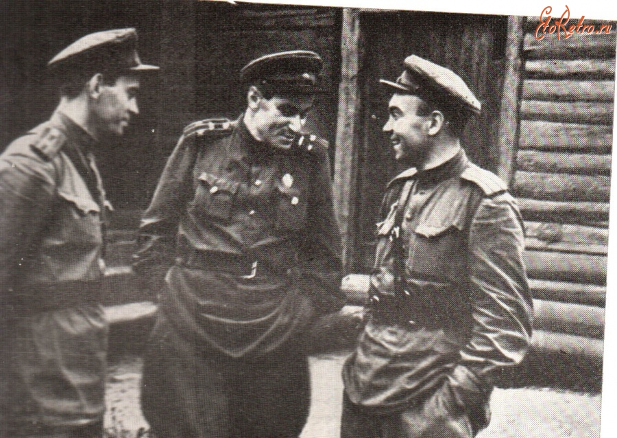 Россия - Валентин Катаев (в центре) на Западном фронте