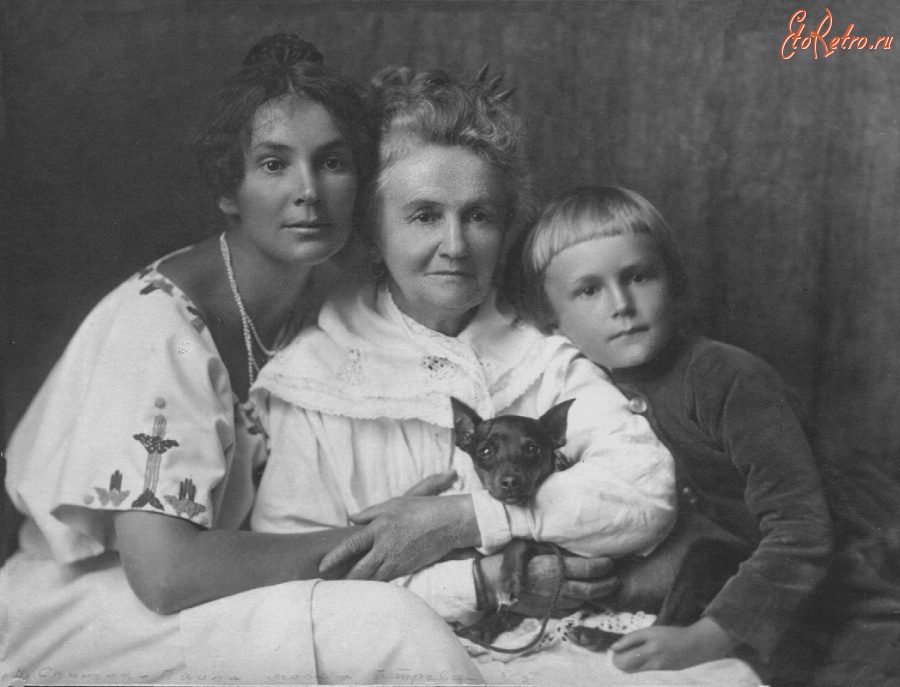 Сережа и ее мама. Сёрежа и его мать. Срболёк и его мама.