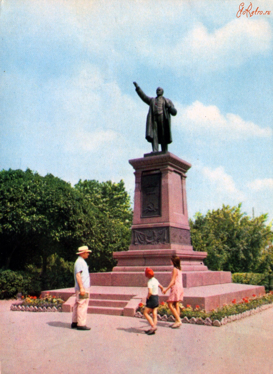 Сумы - Памятник В.И. Ленину (сейчас: И.Г.Харетонинку)