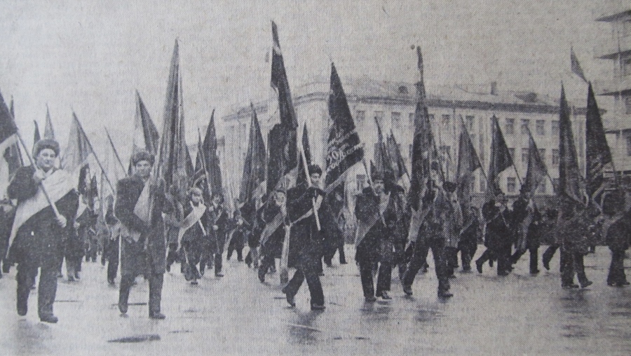 Житомир - Під час святкової демонстрації  на площі Леніна 7 листопада 1979 року.