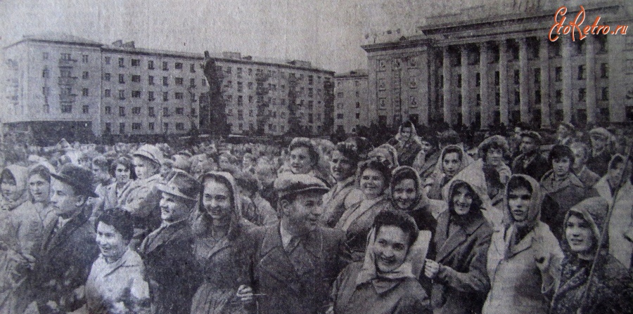 Житомир - Первомайская демонстрация  на площади Ленина.