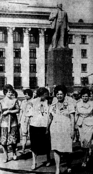 Житомир - Група делегатів зльоту на площі Леніна