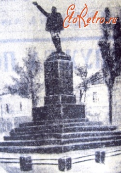 Житомир - 1 Травня 1926 року на площі Рози Люксембург  було відкрито пам
