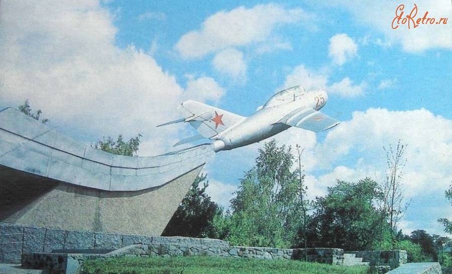 Житомир - Памятник-самолет на честь 2-ой Воздушной армии,