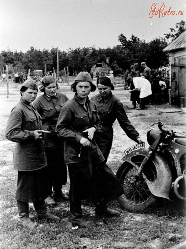 Житомир - Группа женщин в лагере военнопленных в Житомире