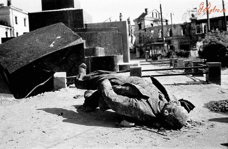 Житомир - Пам'ятник В.І.Леніну на площі Р.Люксембург,