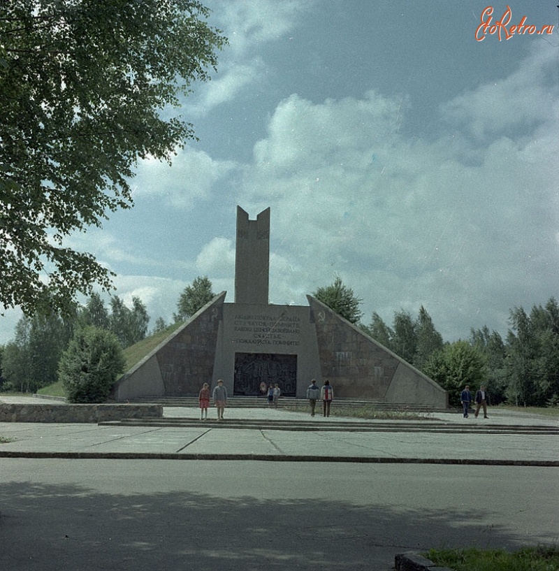 Смоленск - Мемориальный комплекс «Курган бессмертия» в память воинов, погибших на смоленской земле в годы Великой Отечественной войны