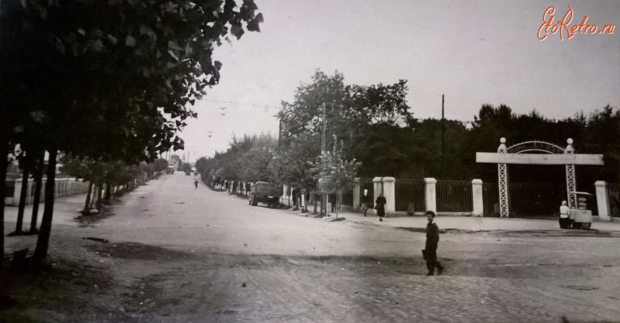 Рославль - Город Рославль .Улица Советская  .1960-е годы .Вход в парк.