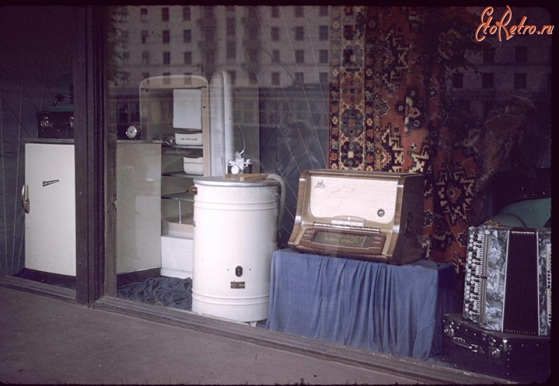 Украина - Витрина магазина в Харькове в 1959г.