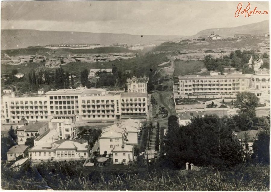 Кисловодск - Вид на санатории с Серых камней, 1930-е годы