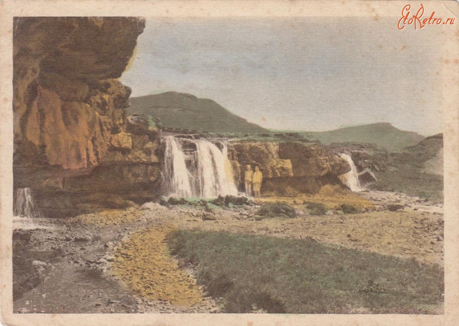 Кисловодск - Малый водопад по дороге к скале Лермонтова, в цвете
