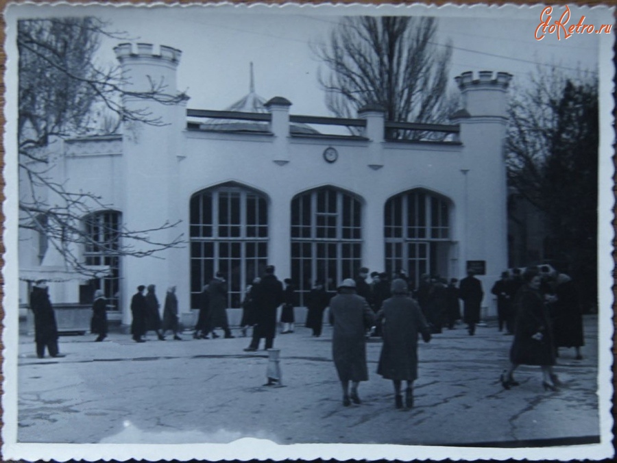 Кисловодск - Вход в Нарзанную галерею со стороны парка