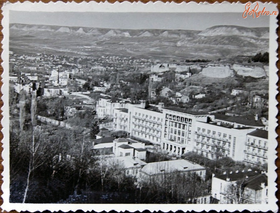 Кисловодск - Вид на санатории с Серых камней