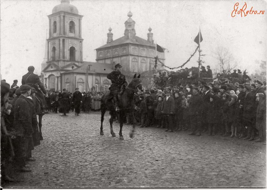 Мичуринск - Козлов. Празднование 10-тилетия Октябрьской революции у Покровского собора.