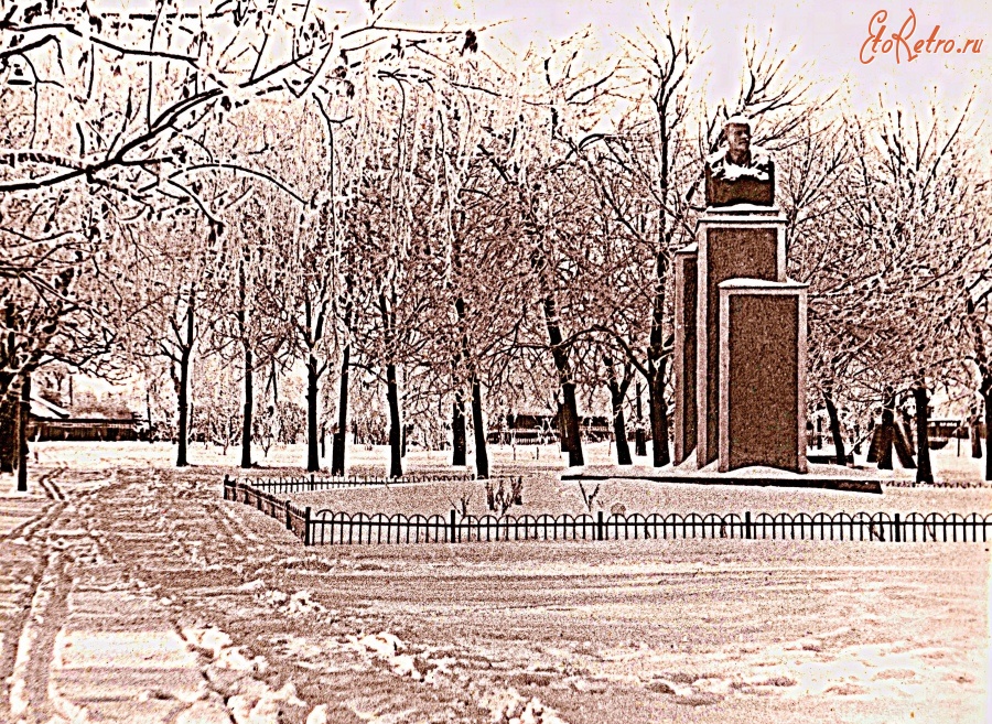 Бежецк - Сквер Ленина на площади Революции