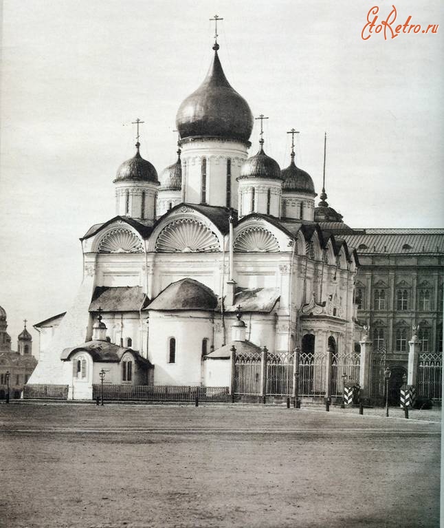 Москва - Восточный фасад Архангельского собора с наружными приделами:
