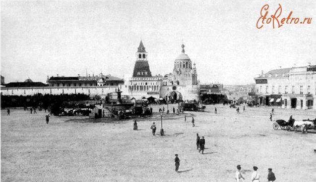 Москва - Вид с Лубянской площади на Никольские ворота