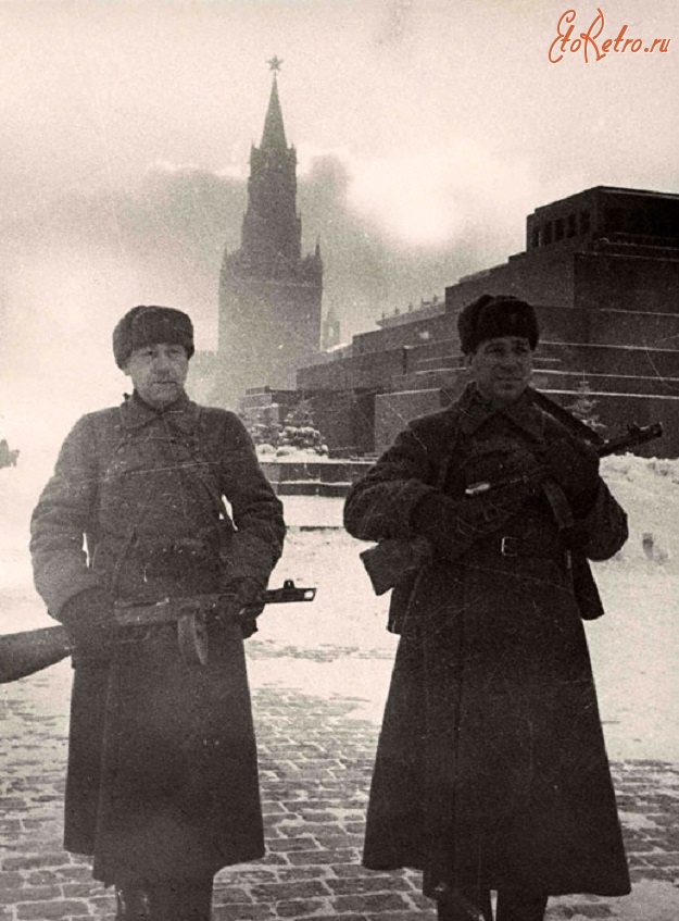 Москва - Военный патруль на Красной площади