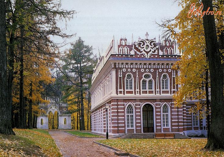 Москва - Царицыно. Осенний вид в сторону Оперного дома и Виноградных ворот