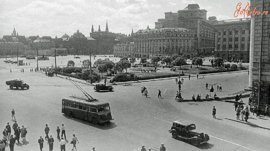 Москва - Первый троллейбус на улицах Москвы. ЛК-1 (Лазарь Каганович). 1933 г.