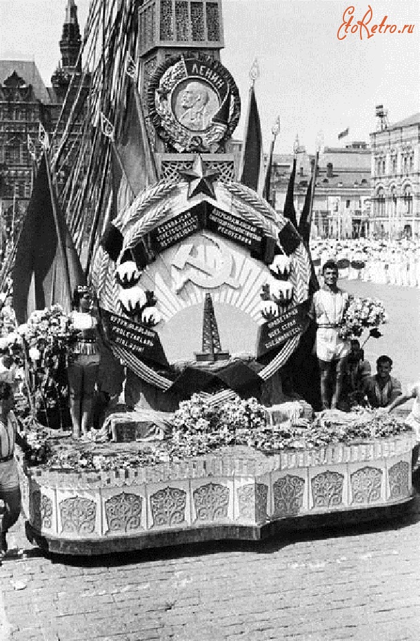 Москва - Спортивный парад. Колонна Азербайджана 1936 г.