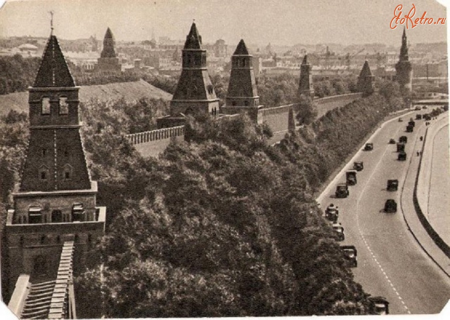 Москва - Московский кремль. Башни кремлевской стены. ИЗОГИЗ - 1955г Открытка.