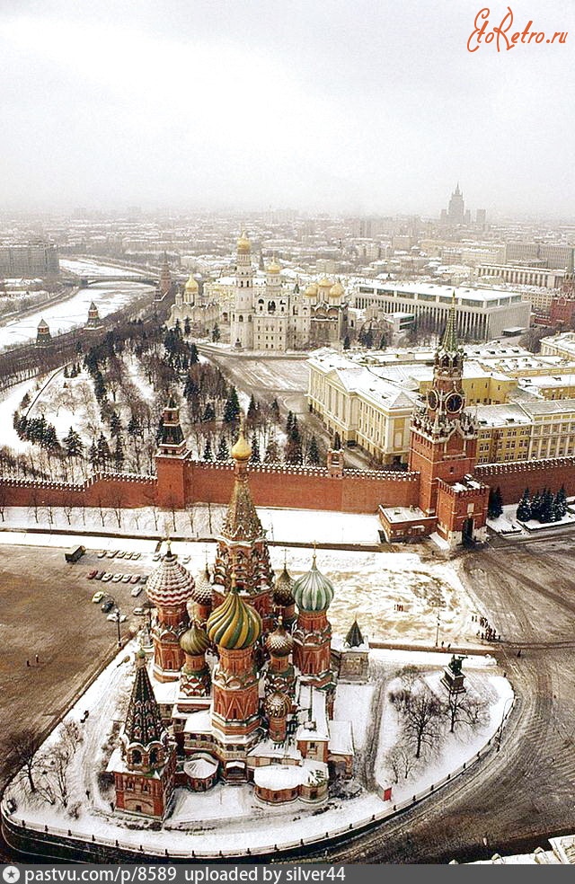 Москва - Храм Василия Блаженного и Кремль. Вид с востока 1993, Россия, Москва,